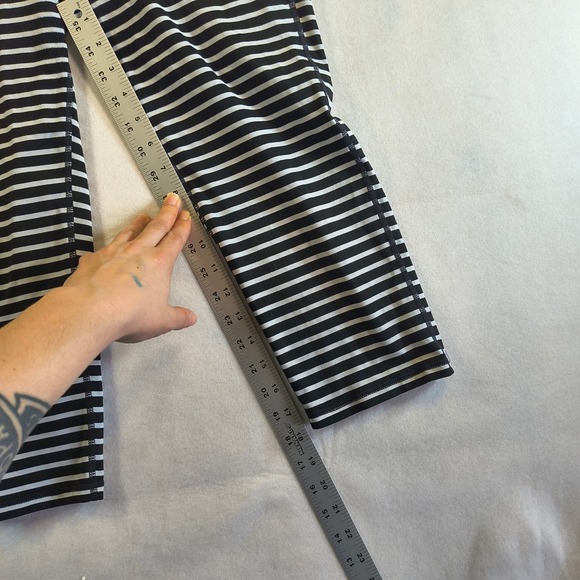 Athleta Black & White‎ Striped Crop Leggings Activewear Athletic Yoga Pants - Picture 5 of 7